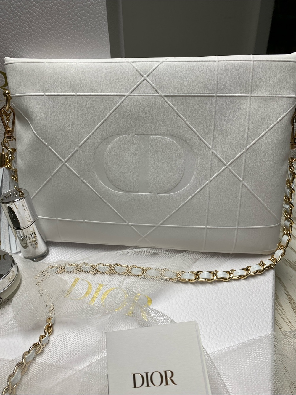 Dior Limited Edition White Quilted Faux Leather Pouch - Picture 3 of 16